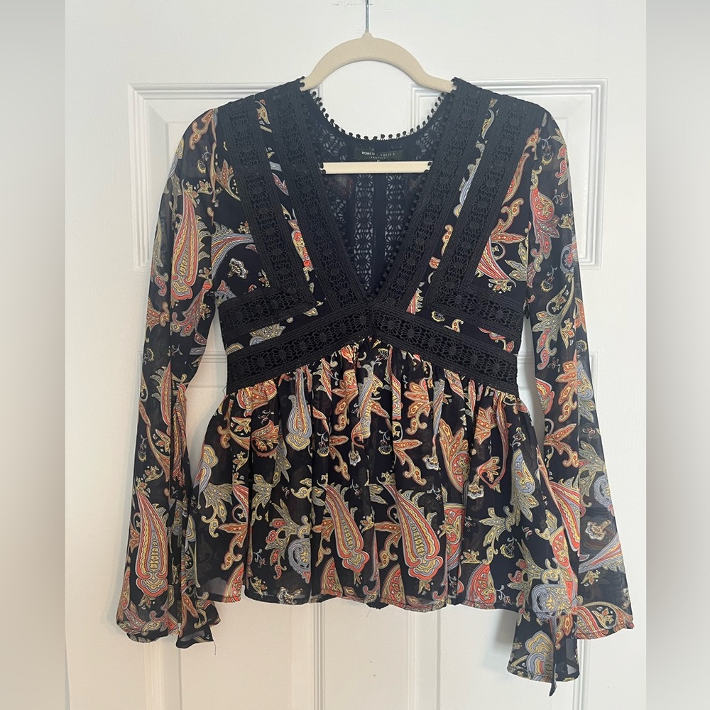 Romeo & Juliet Couture Black Paisley Lace-Trim Peplum Blouse